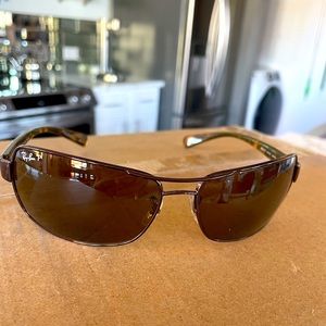 Ray-Ban RB3379 - Like New